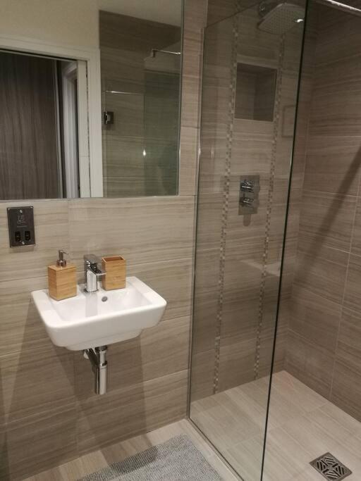 21 The Cocoa Suites Йорк Экстерьер фото